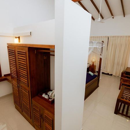 Prince Beach Hotel Bentota Bagian luar foto