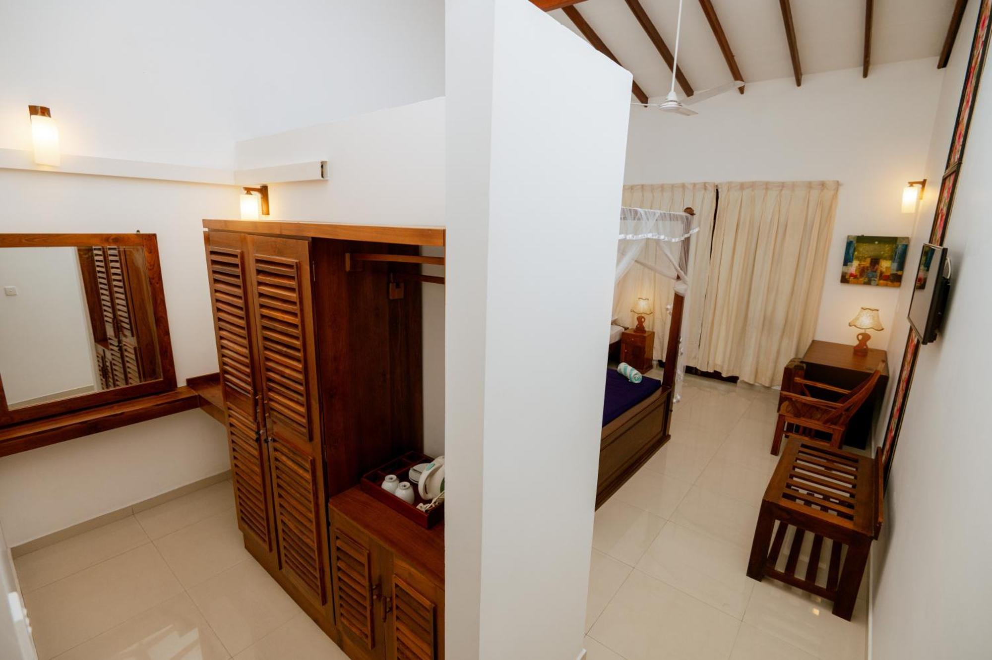 Prince Beach Hotel Bentota Bagian luar foto