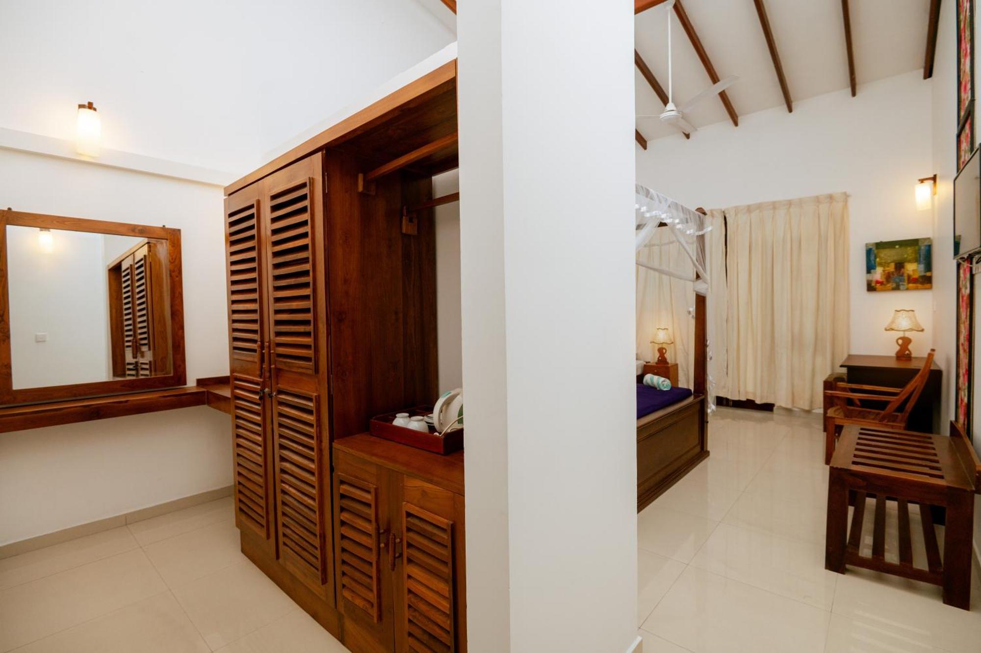 Prince Beach Hotel Bentota Bagian luar foto