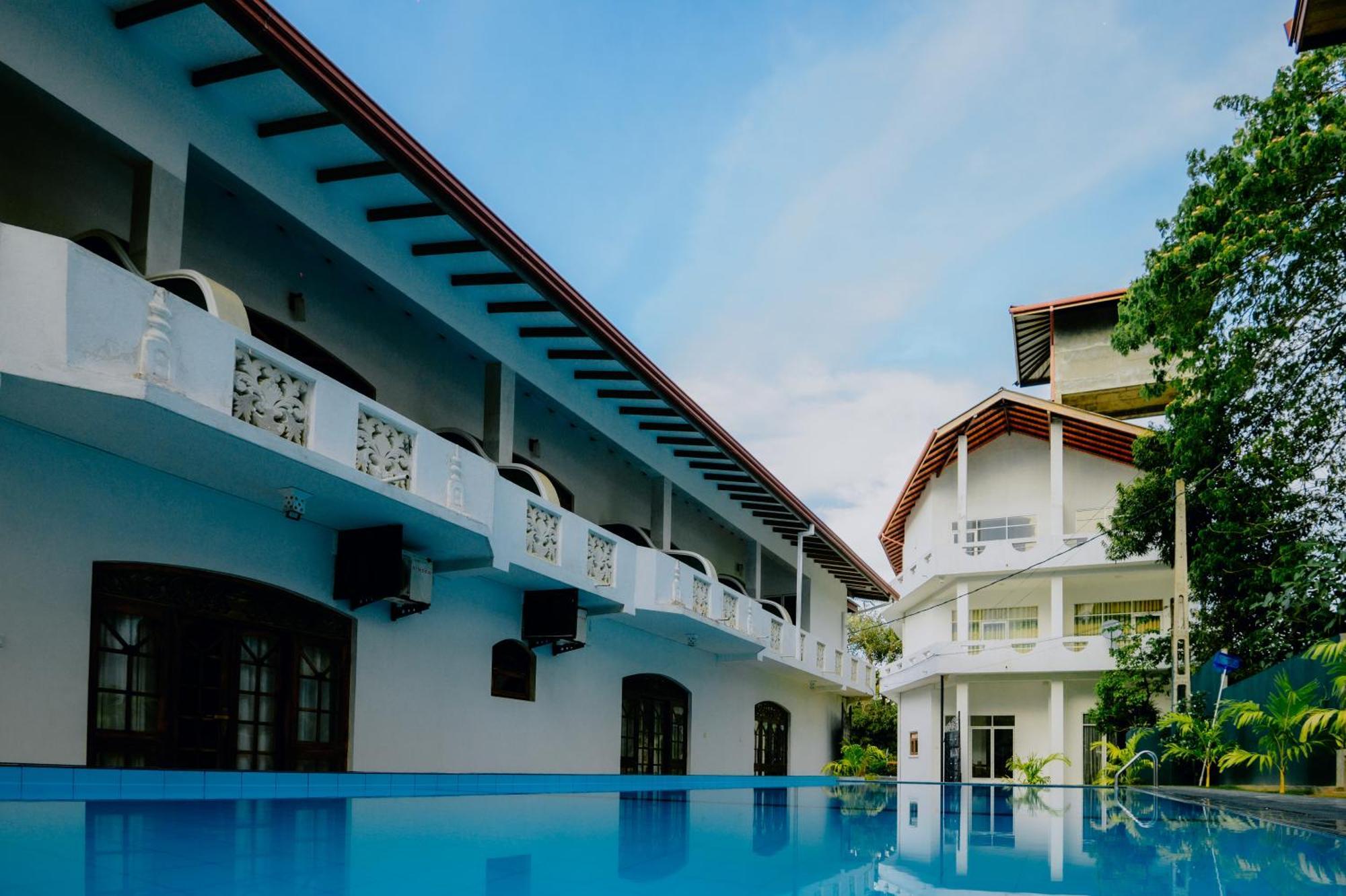 Prince Beach Hotel Bentota Bagian luar foto