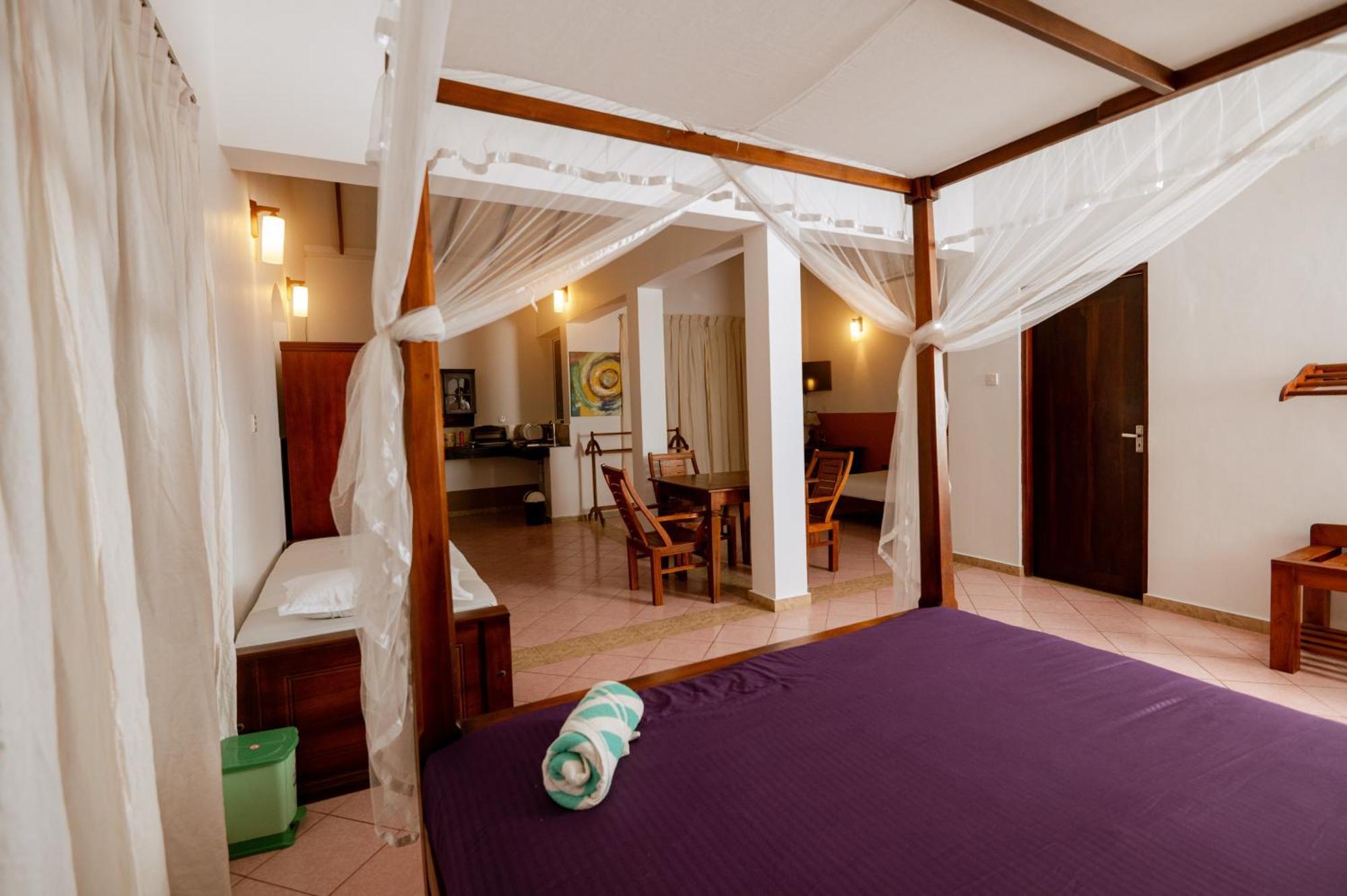 Prince Beach Hotel Bentota Bagian luar foto