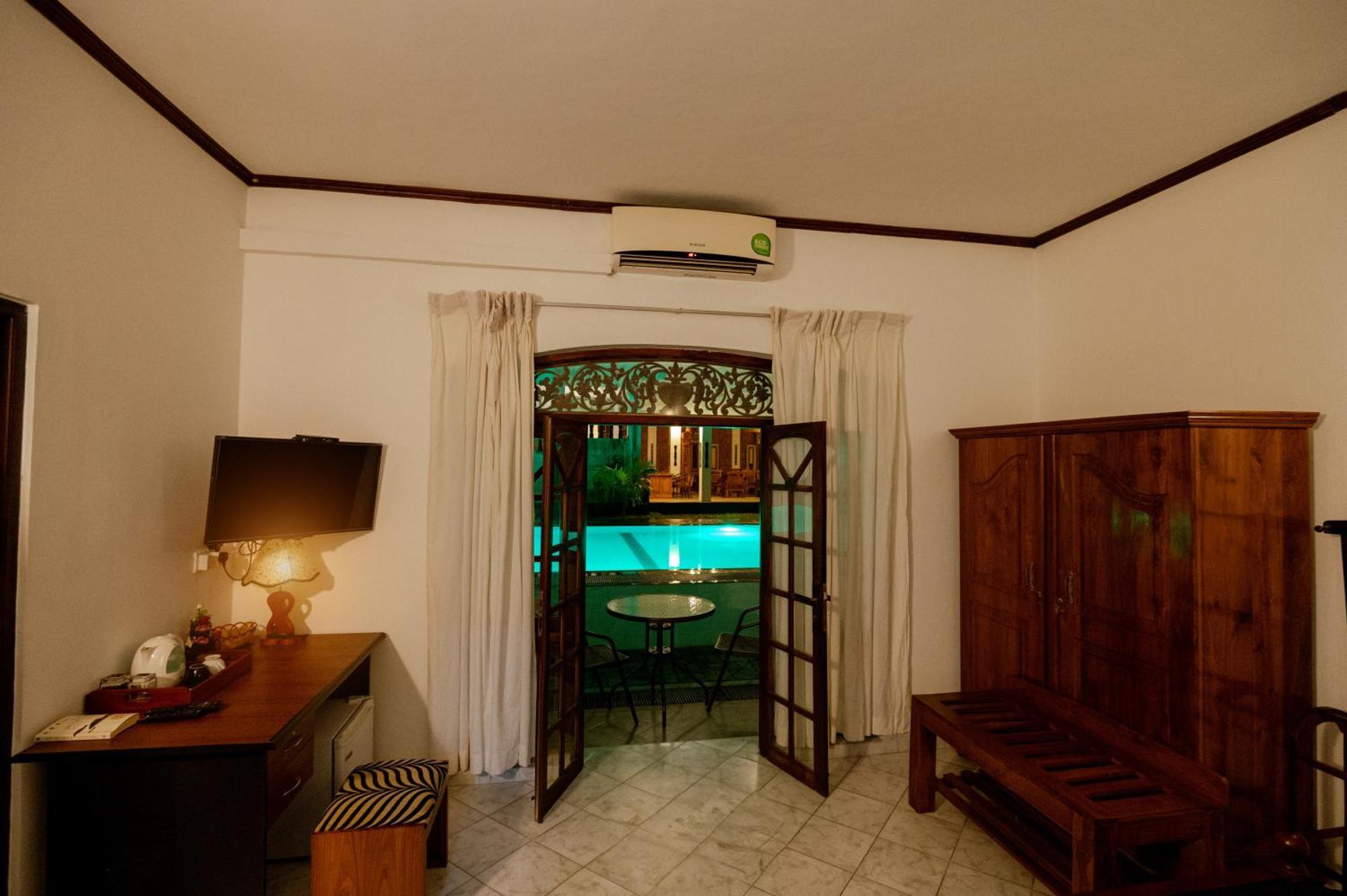 Prince Beach Hotel Bentota Bagian luar foto