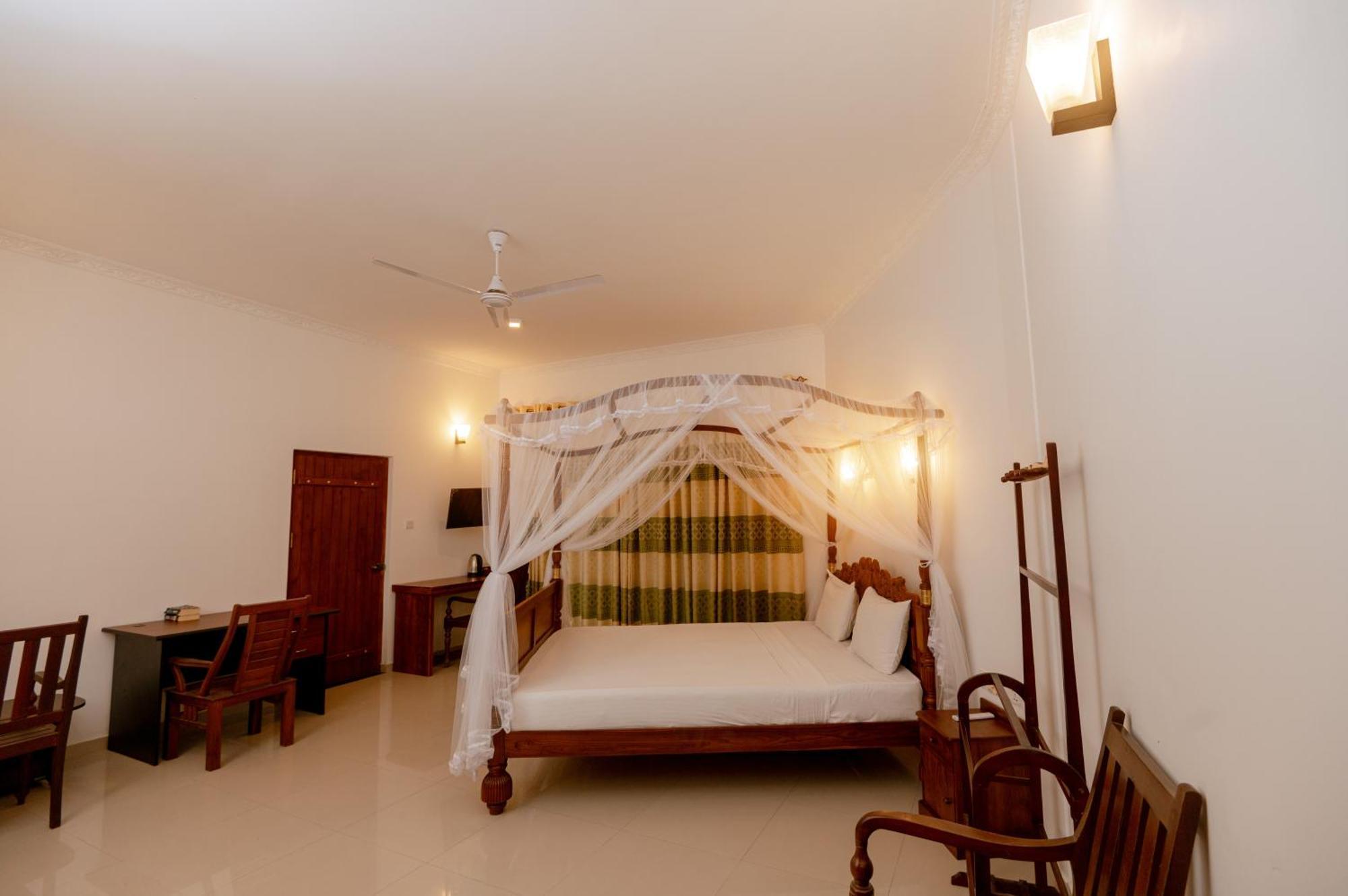 Prince Beach Hotel Bentota Bagian luar foto