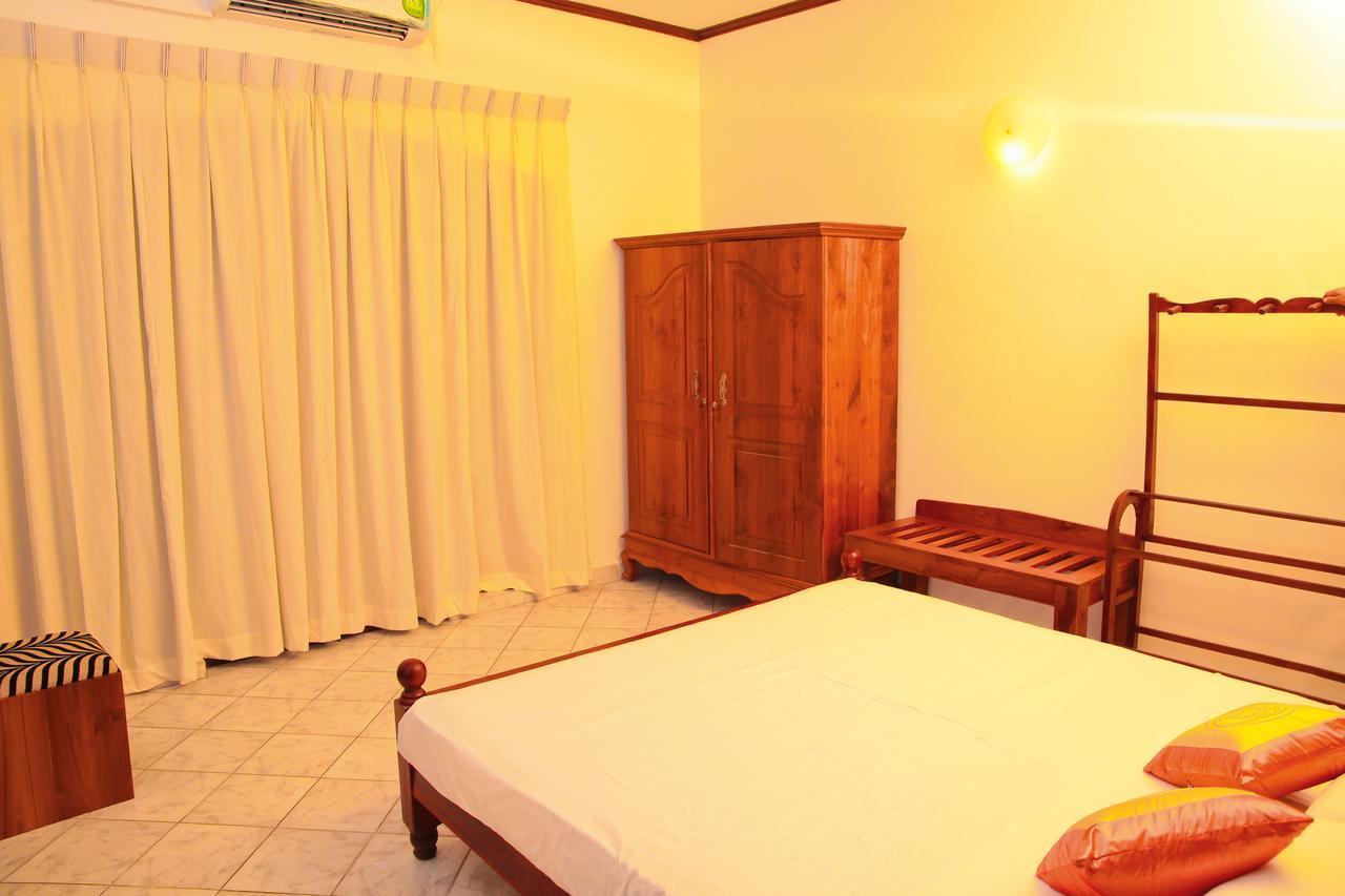 Prince Beach Hotel Bentota Bagian luar foto