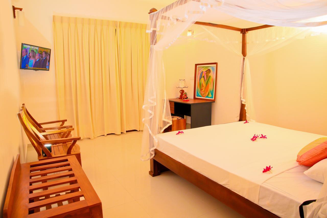 Prince Beach Hotel Bentota Bagian luar foto