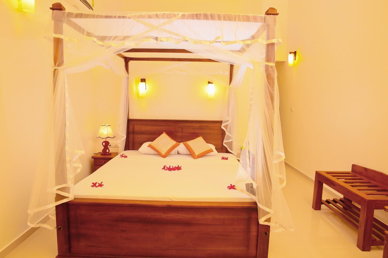 Prince Beach Hotel Bentota Bagian luar foto