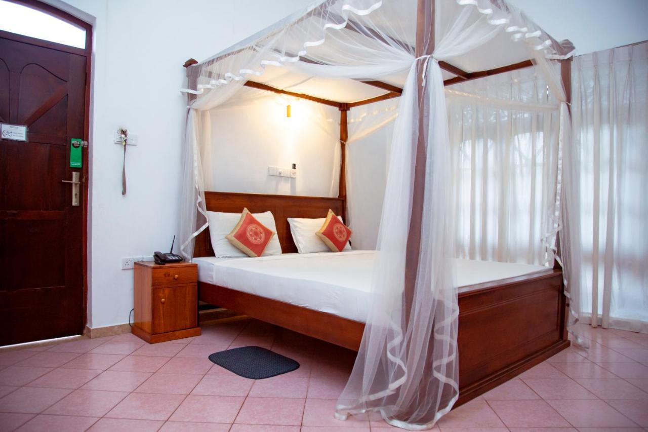 Prince Beach Hotel Bentota Bagian luar foto