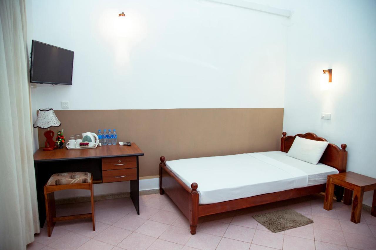 Prince Beach Hotel Bentota Bagian luar foto