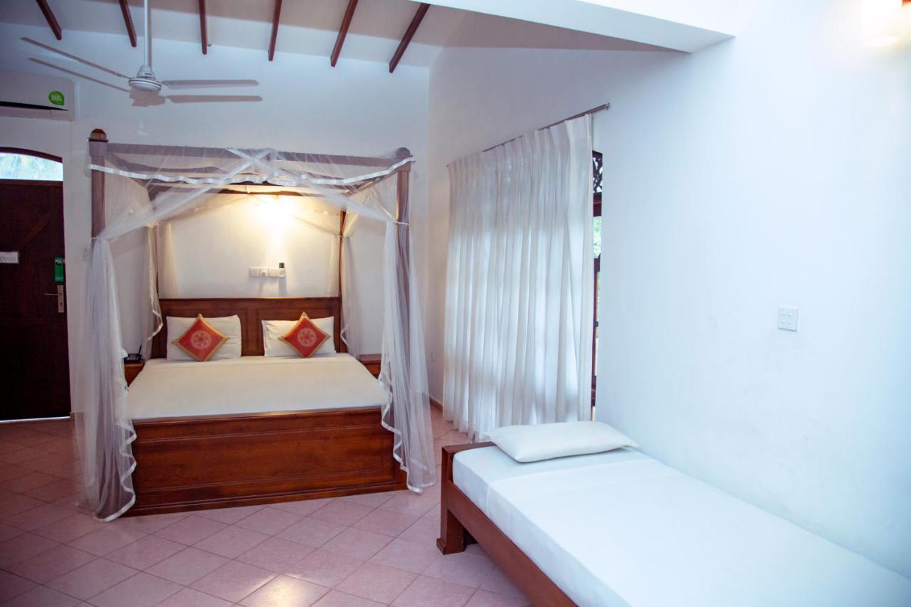 Prince Beach Hotel Bentota Bagian luar foto