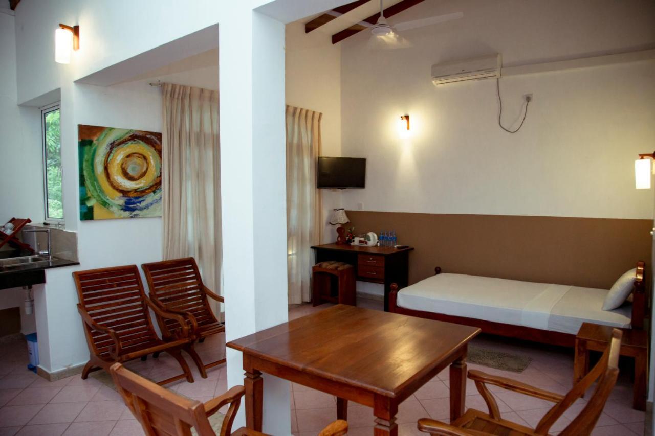 Prince Beach Hotel Bentota Bagian luar foto
