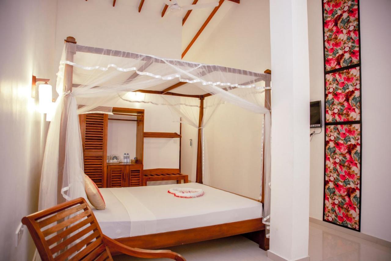Prince Beach Hotel Bentota Bagian luar foto