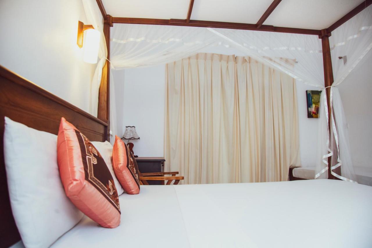 Prince Beach Hotel Bentota Bagian luar foto