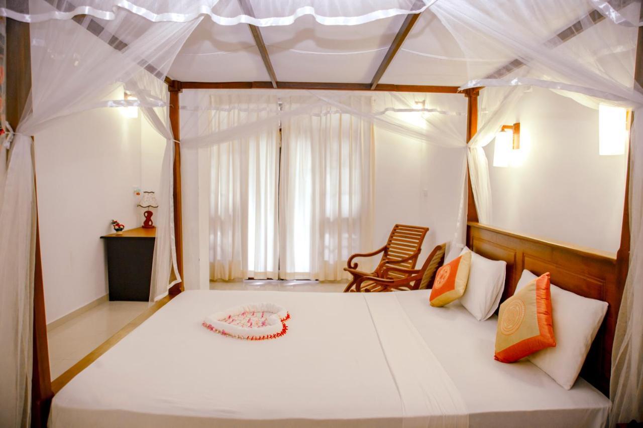 Prince Beach Hotel Bentota Bagian luar foto