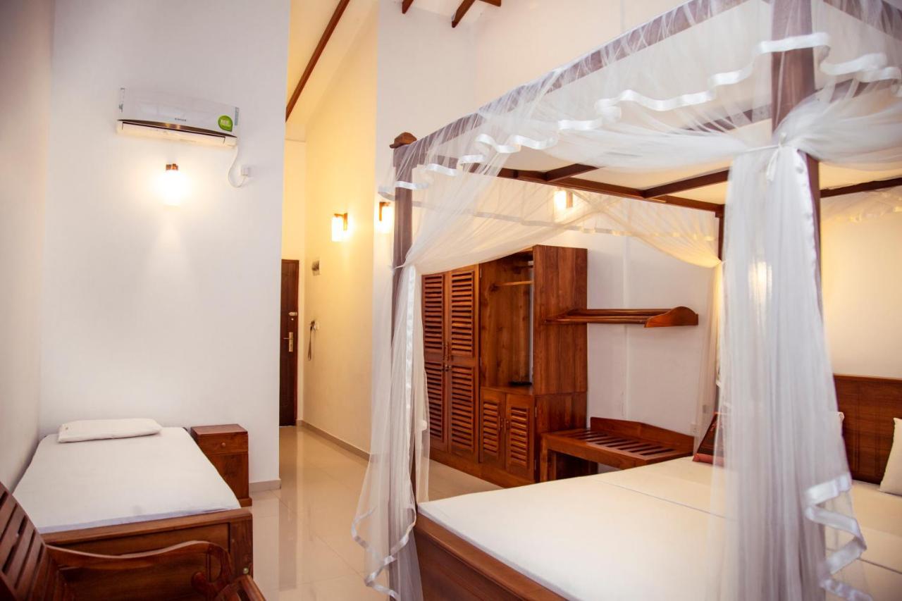 Prince Beach Hotel Bentota Bagian luar foto
