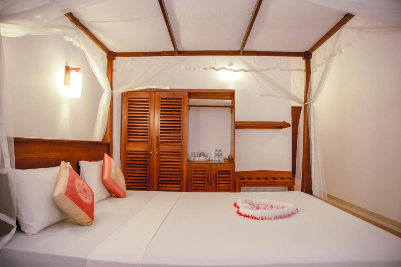 Prince Beach Hotel Bentota Bagian luar foto