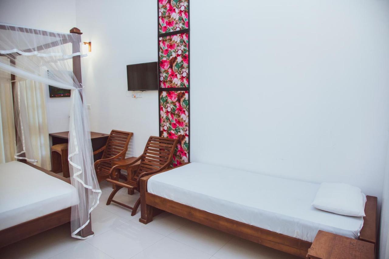 Prince Beach Hotel Bentota Bagian luar foto