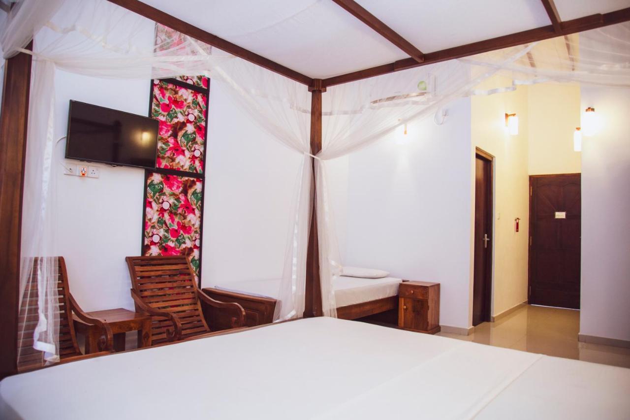 Prince Beach Hotel Bentota Bagian luar foto