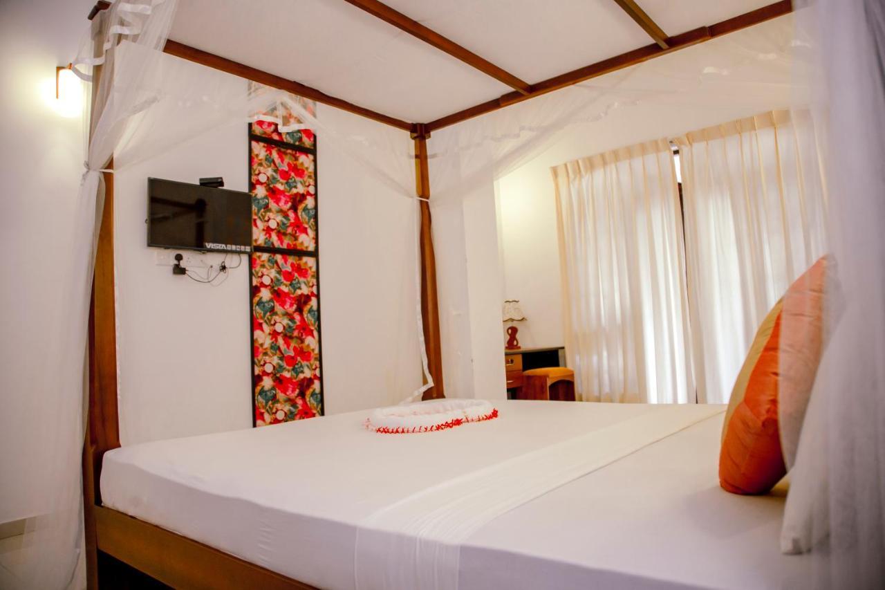 Prince Beach Hotel Bentota Bagian luar foto